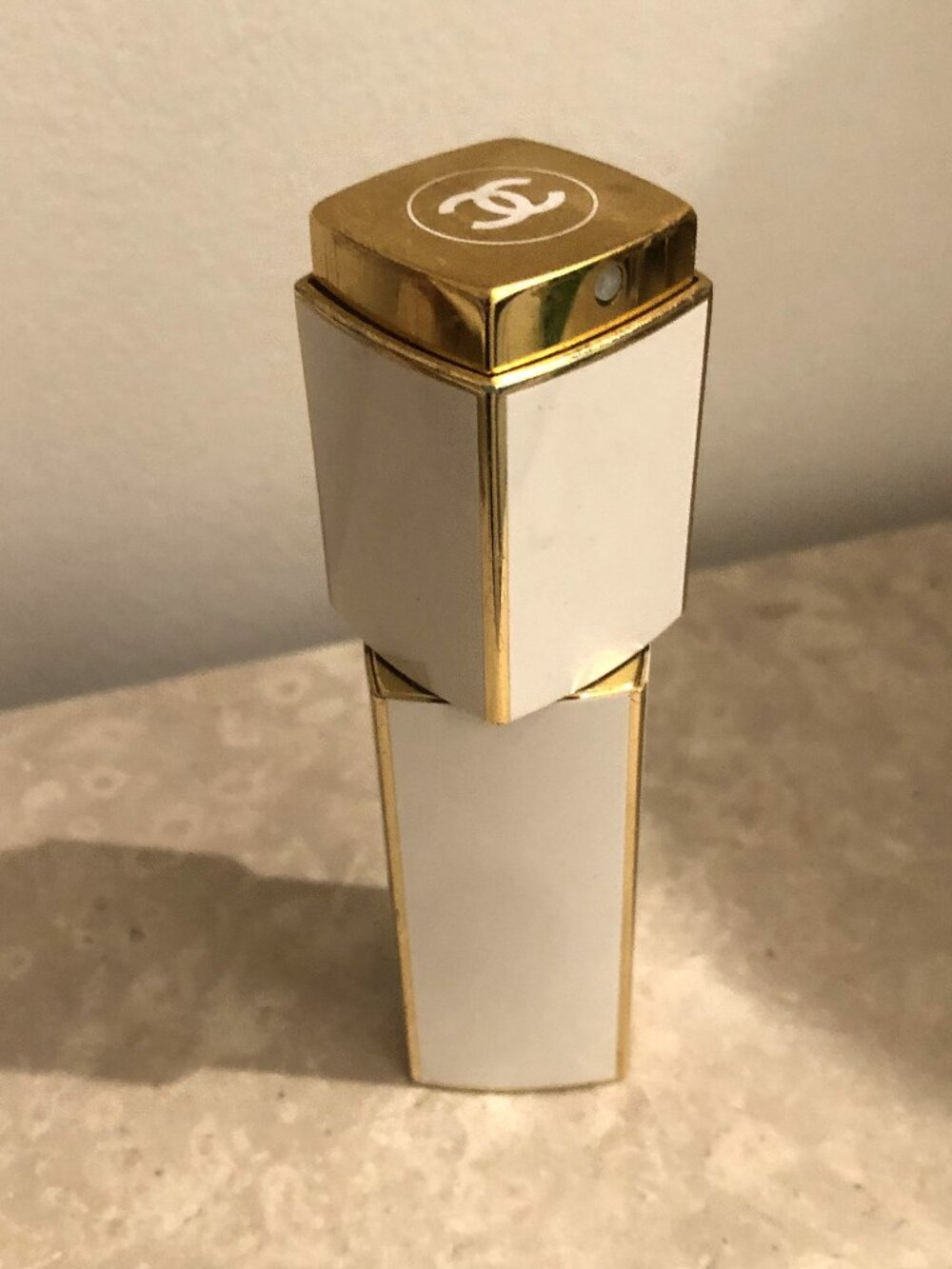 CHANEL Coco Mademoiselle White & Gold Travel Perfume Case with Interlocking CC - Picture 4 of 6